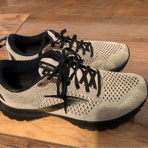 Women’s Brooks Revel 4